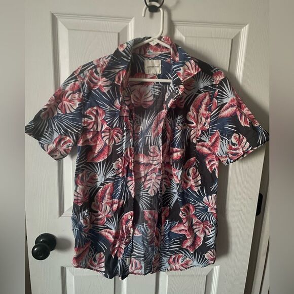American Eagle Men’s Short Sleeve Tropical Floral Button Down Shirt Size Small. - Picture 2 of 5